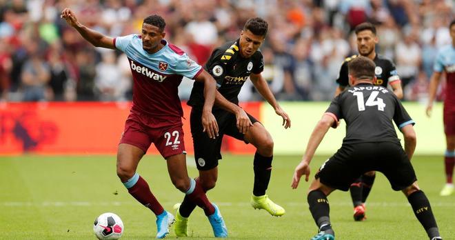 阿里纳斯：詹姆斯若作为角色球员再混2冠，还是不能跟乔丹比（阿里纳斯：就算詹姆斯以角色球员再夺两冠，仍无法与乔丹相提并论）