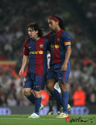 足球欧冠最佳球员票选开启，众星入围（欧冠最佳球员评选启动，群星入围）