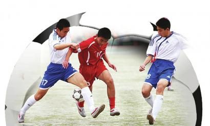 图片报：多特蒙德连伤两主力后卫，预计面临数周缺阵（图片报称，多特蒙德两名主力后卫先后受伤，预计将缺阵数周）