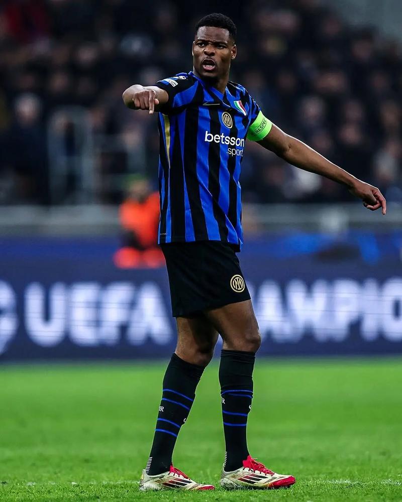 英媒：利雅得新月有意萨拉赫，利物浦对他的未来持开放态度