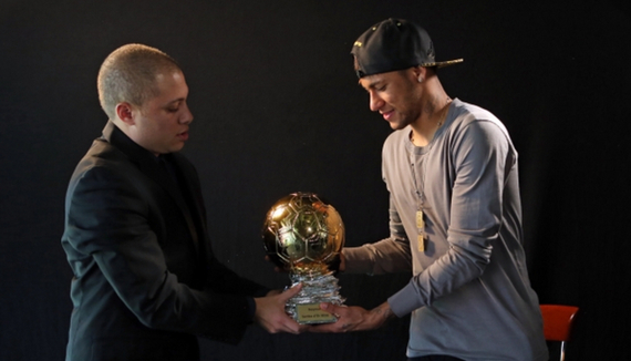 媒体人：华莱士竞技状态不佳离开新疆队，到队仅10天便离队（媒体人：华莱士因状态欠佳已离开新疆队，入队仅10天即告别）