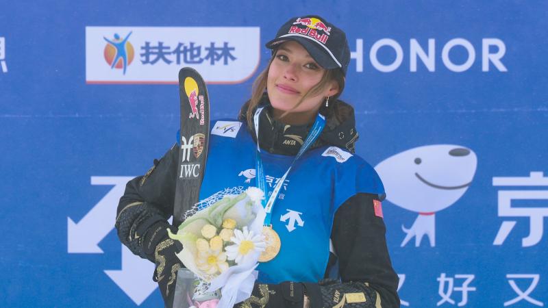 国脚连续射门被封堵仍不气馁（射门接连被挡，国脚斗志不减）