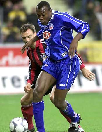 德佬回应传闻：我为身边能有孔蒂这样的真正男人而感到自豪（德佬辟谣：与孔蒂这样的真男人并肩让我倍感自豪）