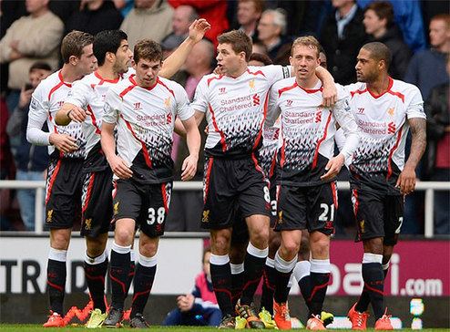 土耳其女球员狂砍69分，面相妆容神似李梦，引爱德华兹疯狂示爱（土耳其女将狂轰69分，妆容酷似李梦，爱德华兹高调示爱）