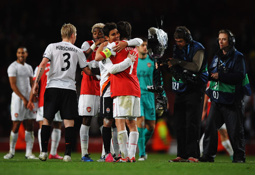 弗里克：拉菲尼亚回归对球队非常利好，我们仍有需要改进之处（弗里克：拉菲尼亚复出利好球队，但我们仍需提升）