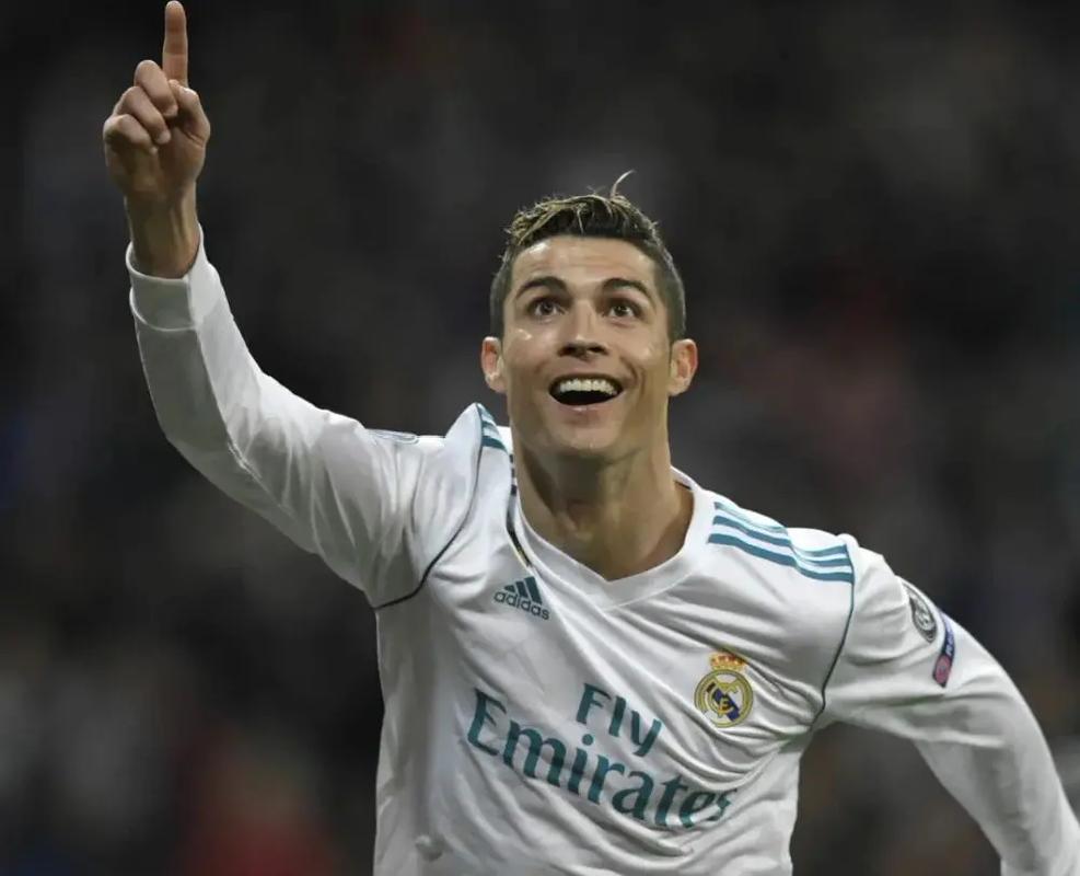 德比迎来关键胜利，米兰升至意甲积分榜第二（德比战告捷，米兰跃居意甲第二）