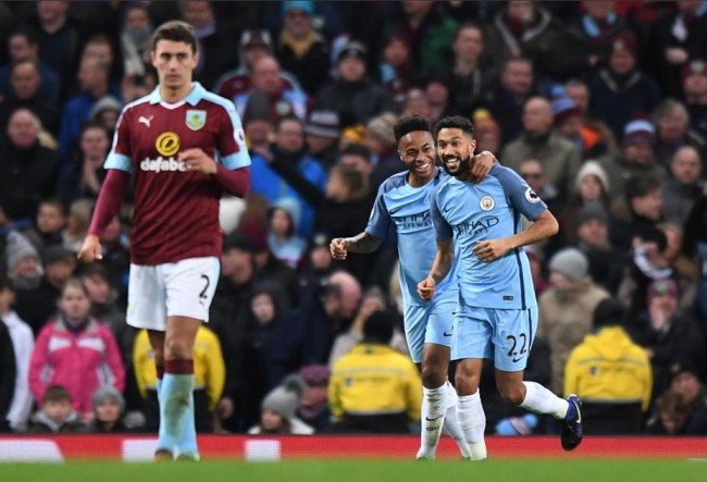 记者提问美国缺乏固定球员，波切蒂诺：谁是固定球员？哪位（记者称美国队缺少固定主力，波切蒂诺反问：谁才算固定球员？）