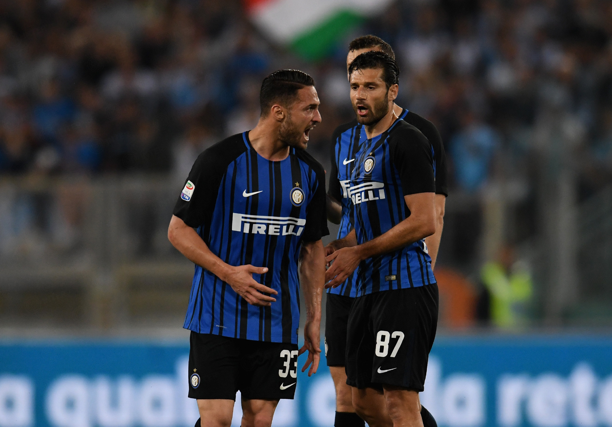 前锋终结进球荒，庆祝动作感动球迷（射手终结球荒，暖心庆祝打动球迷）