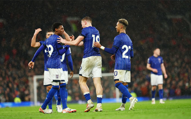 惨不忍睹！快船背靠背0胜5负，关键时刻比赛2胜9负（状态堪忧：快船背靠背0-5告负，关键时刻仅2胜9负）