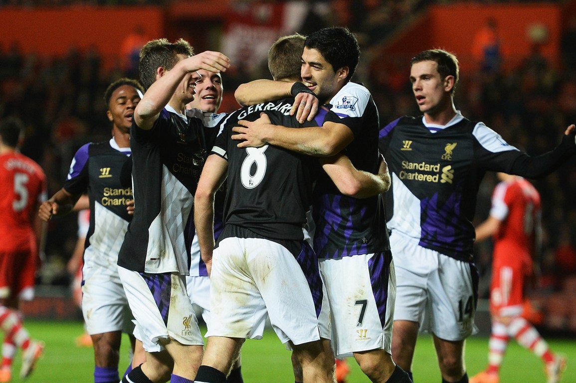 中超：上海海港主场4-1大胜深圳（中超：上海海港主场4比1击败深圳队）